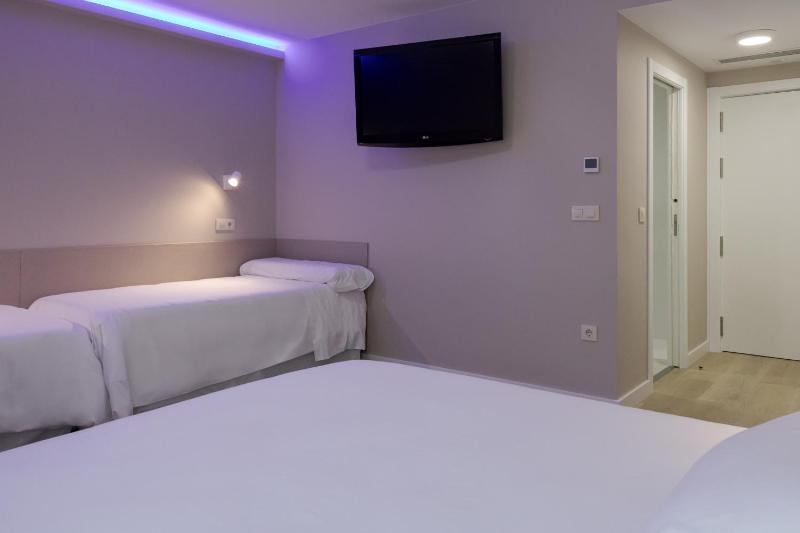 Superior Quadruple Room image 2