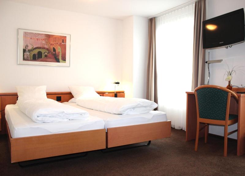 Classic Double Room image 1