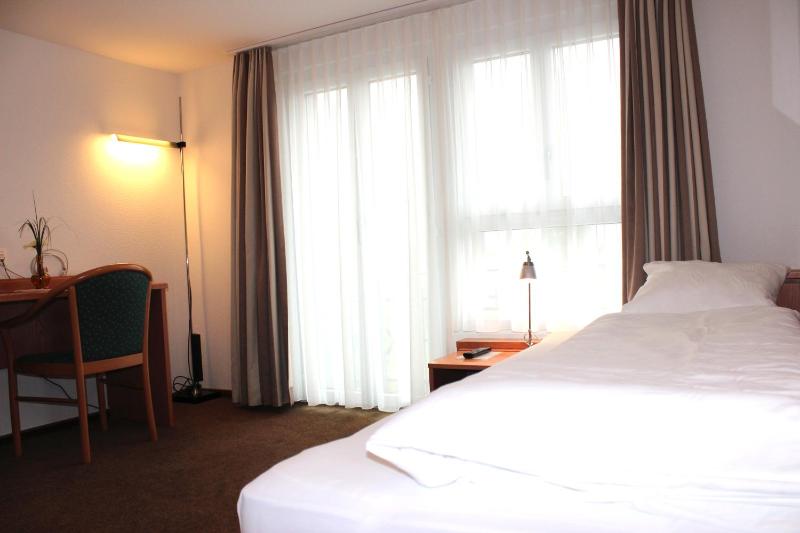 Classic Single Room image 4