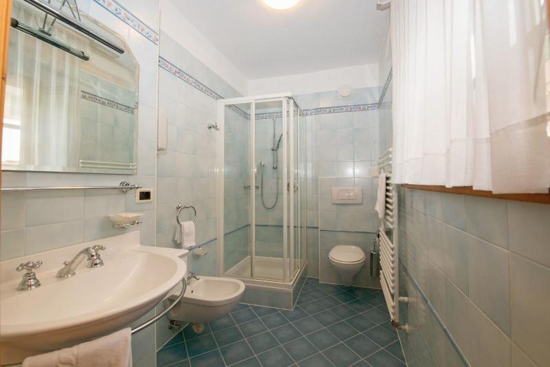 Double or Twin Room image 3
