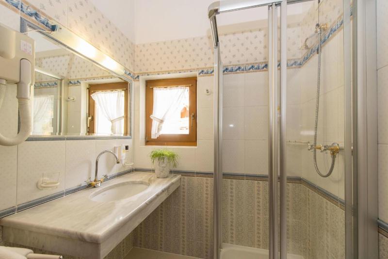 Double or Twin Room image 2