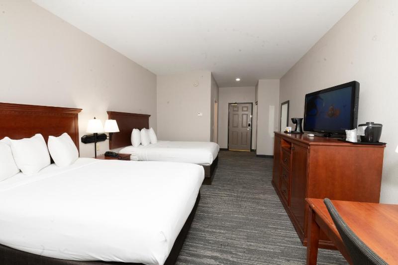 Queen Room with Two Queen Beds - Non-Smoking image 4