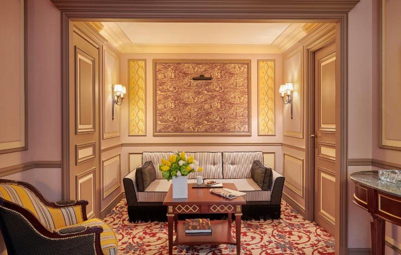 Junior King Suite image 2
