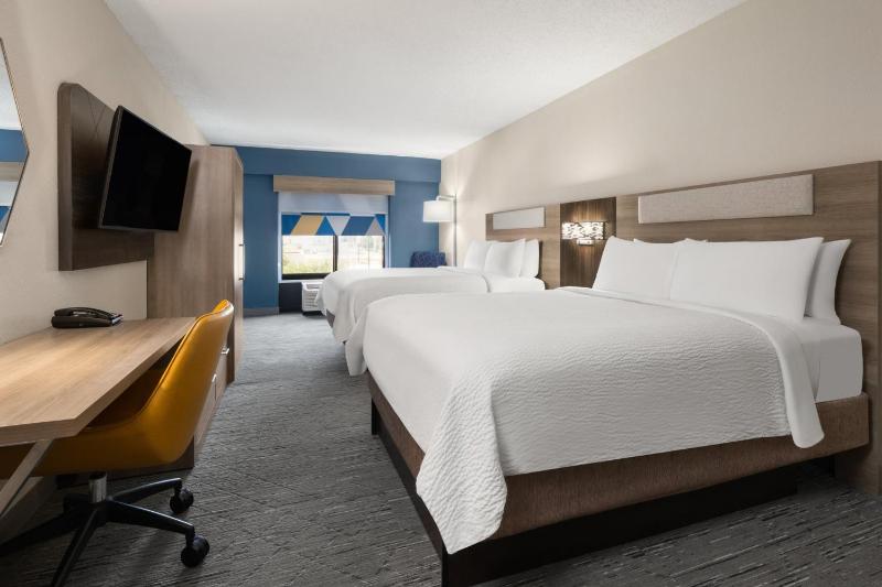Standard Room with Two Queen Beds image 2