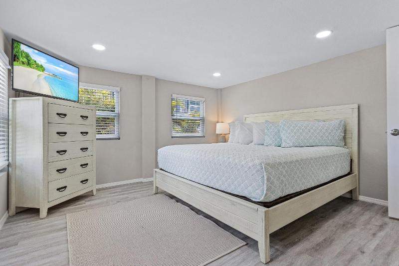 Shells N Sunshine! Getaway Destination Just Minutes from the White Sandy Beaches of Fort Myers! home - image 34