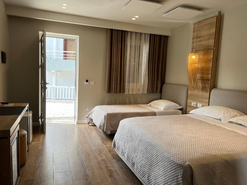 Standard Triple Room image 4