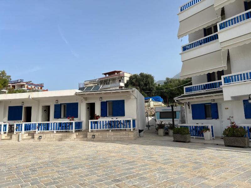 Standard Triple Room image 2