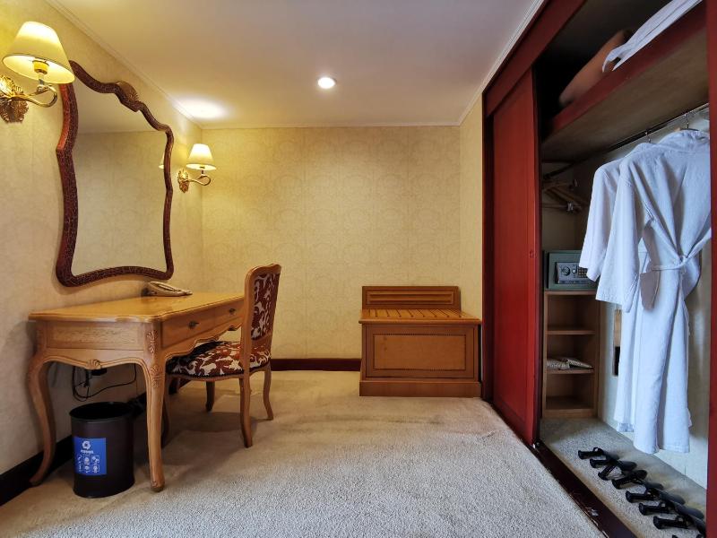 Qingdao Oceanwide Elite Hotel - image 16