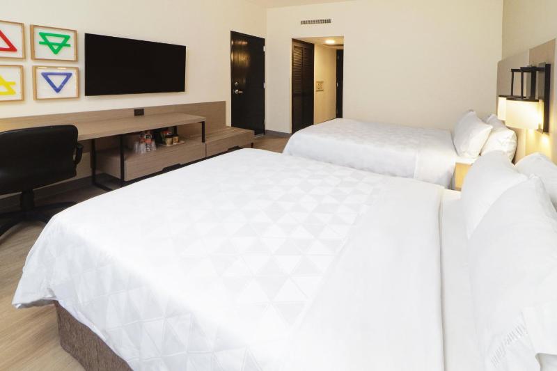 Standard Room with Two Queen Beds image 1