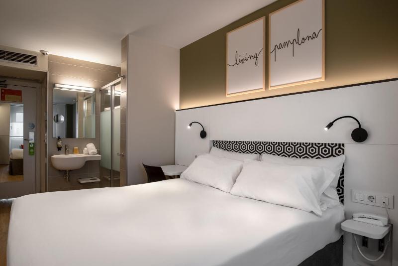 Double or Twin Room image 3