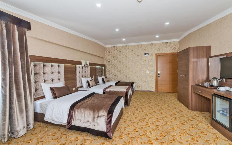 Quadruple Room image 3