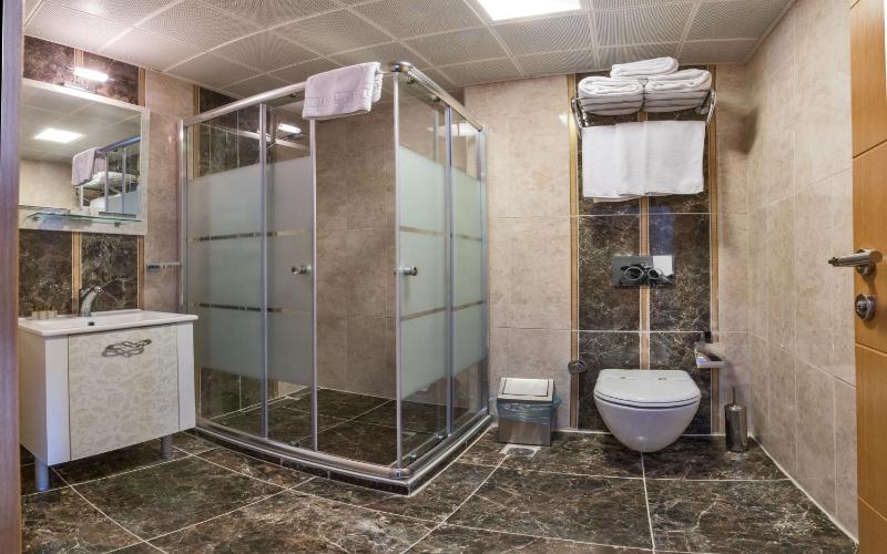 Quadruple Room image 2