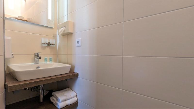 Suite with City View image 3