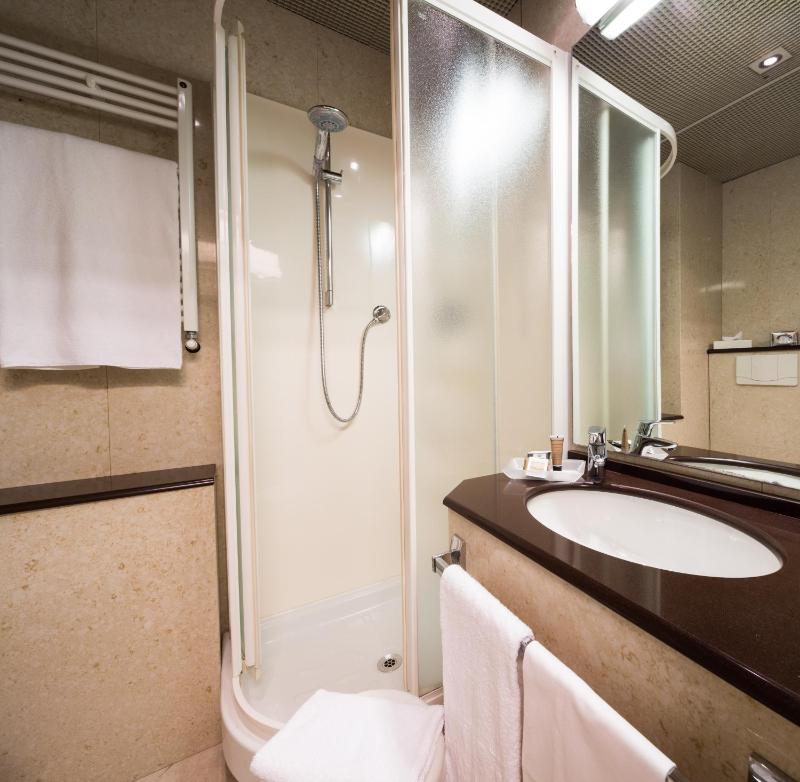 Single Room image 4