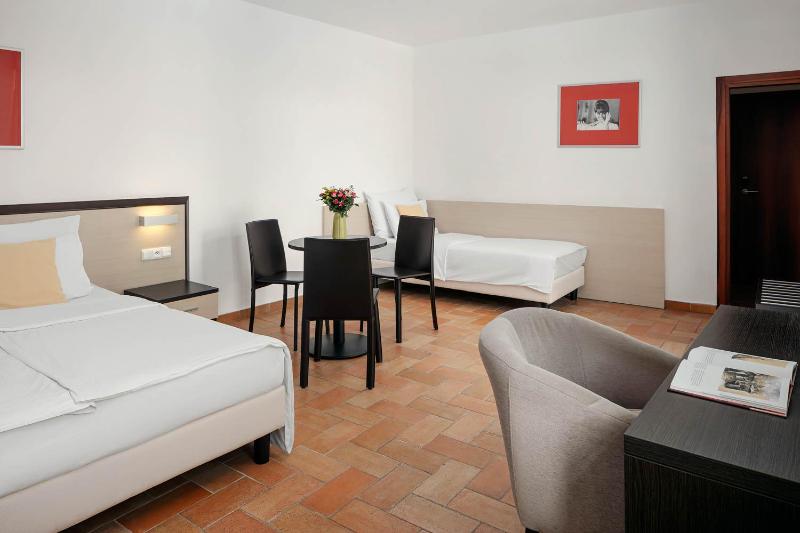 Triple Room image 2