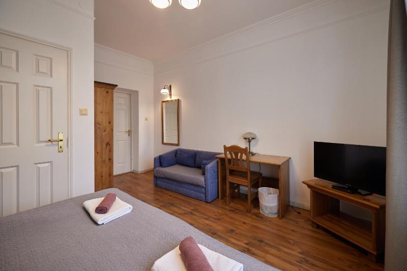 Budget Double Room image 4