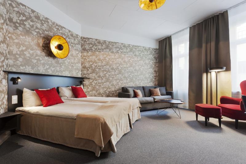 Superior Quadruple Room image 3