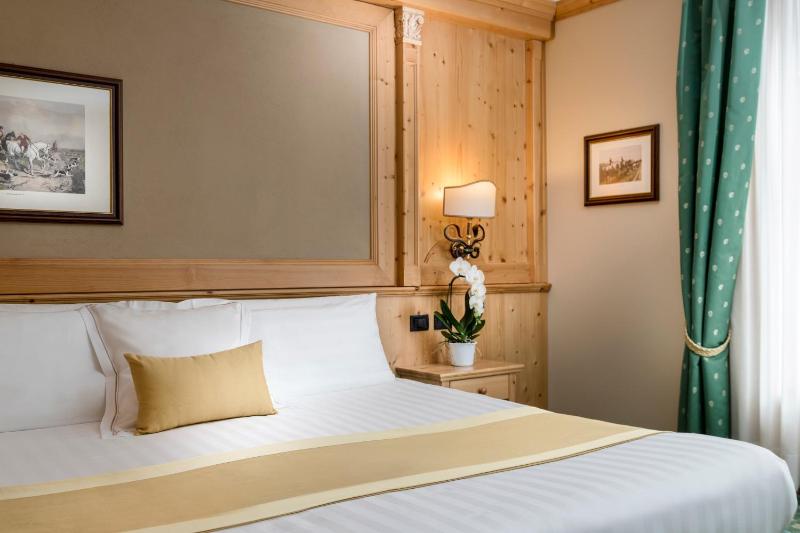 Deluxe Double Room image 1