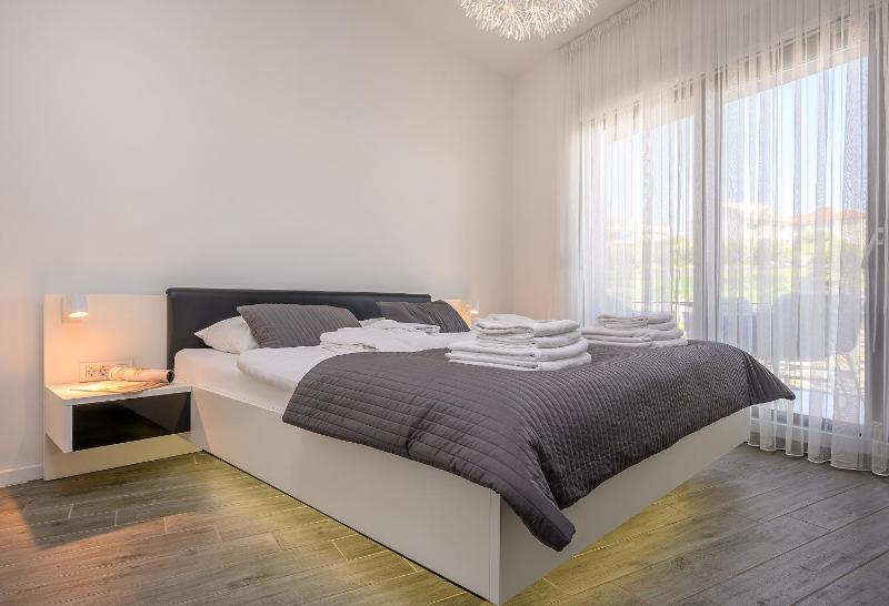 Apartment image 3
