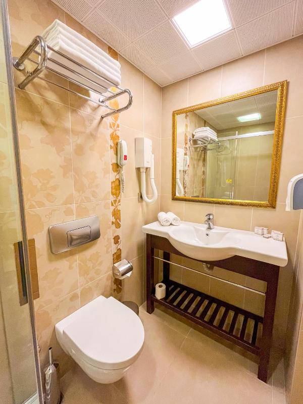 Double Room with Balcony and Sea View image 2