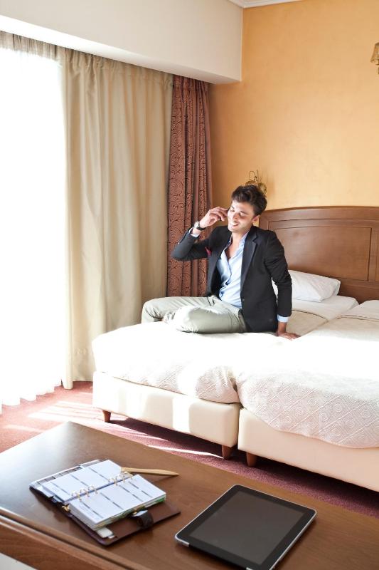 Crystal City Hotel - image 11