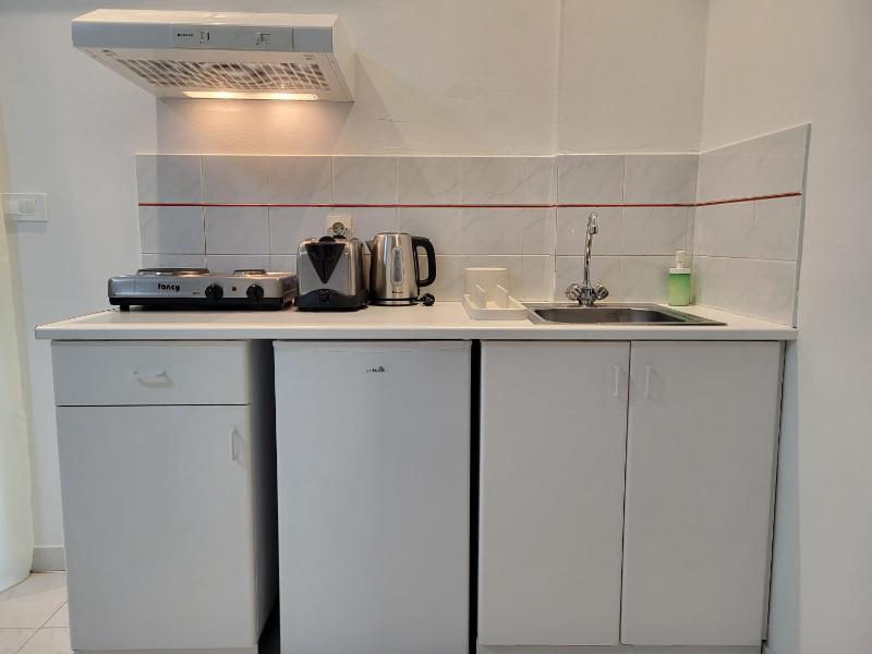 One-Bedroom Apartment image 4