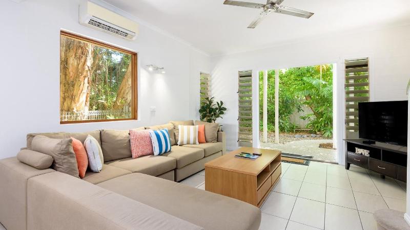 Craven Cottage at Full Moon Terraces - Tropical Queenslander Townhouse - image 17