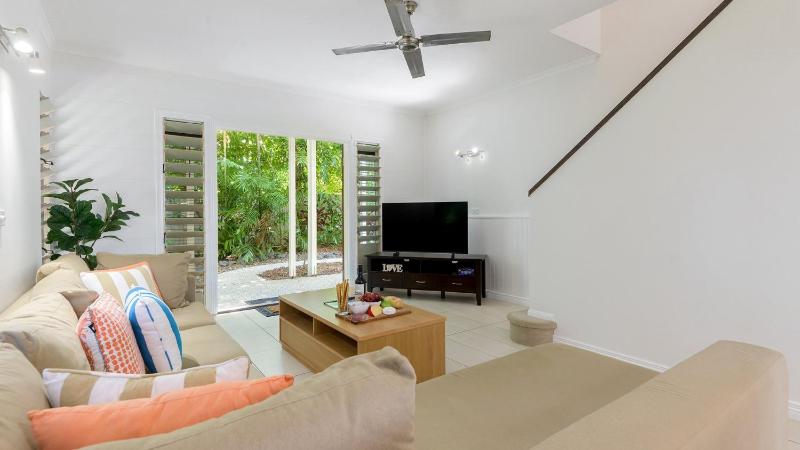 Craven Cottage at Full Moon Terraces - Tropical Queenslander Townhouse - image 11