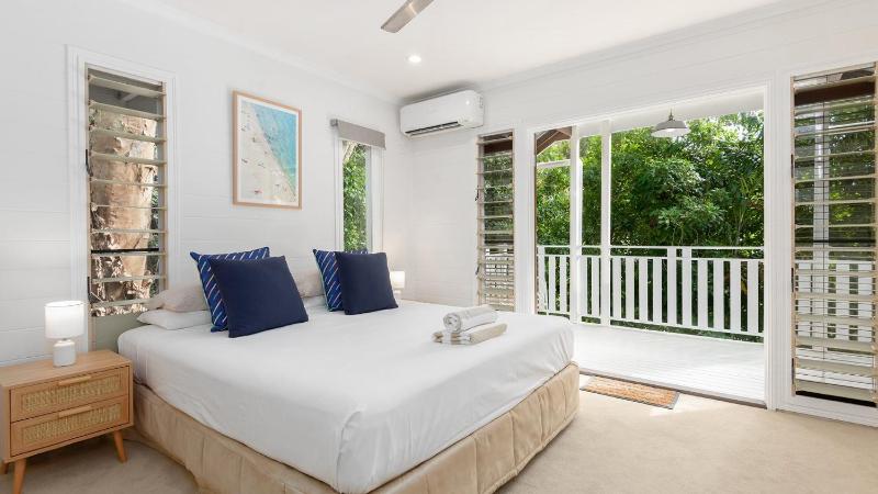 Craven Cottage at Full Moon Terraces - Tropical Queenslander Townhouse - image 12