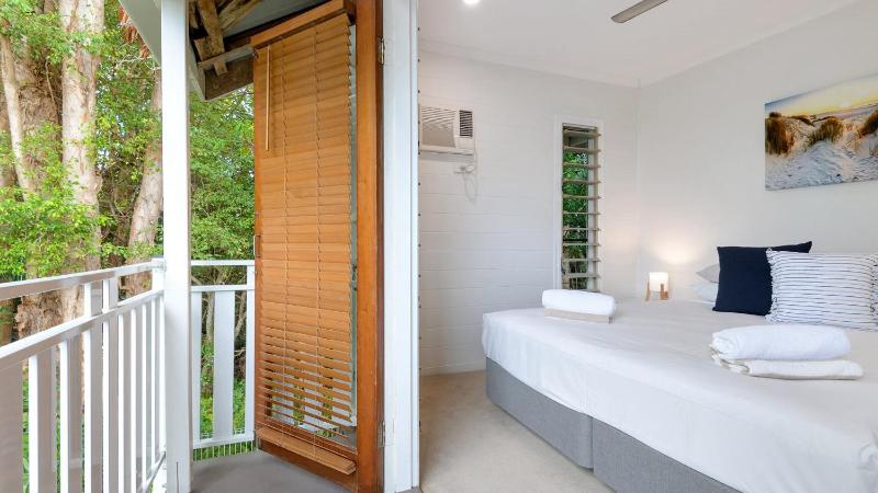 Craven Cottage at Full Moon Terraces - Tropical Queenslander Townhouse - image 20