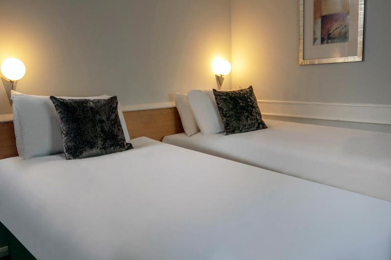 Standard Twin Room - Non-Smoking image 3