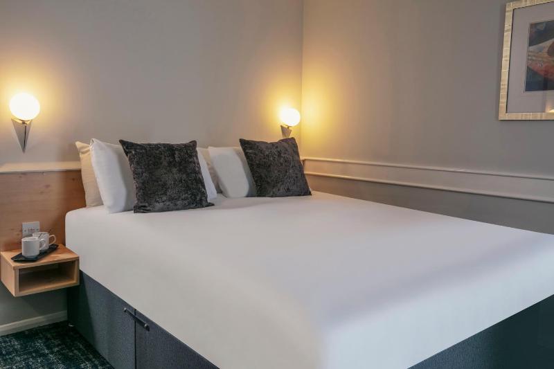 Standard Double Room - Non-Smoking image 3