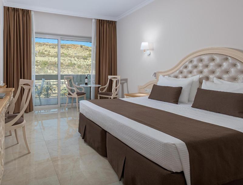 Deluxe Room Land View image 3