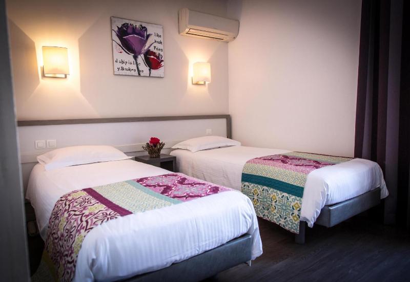 Comfort Double Room with Terrace image 3