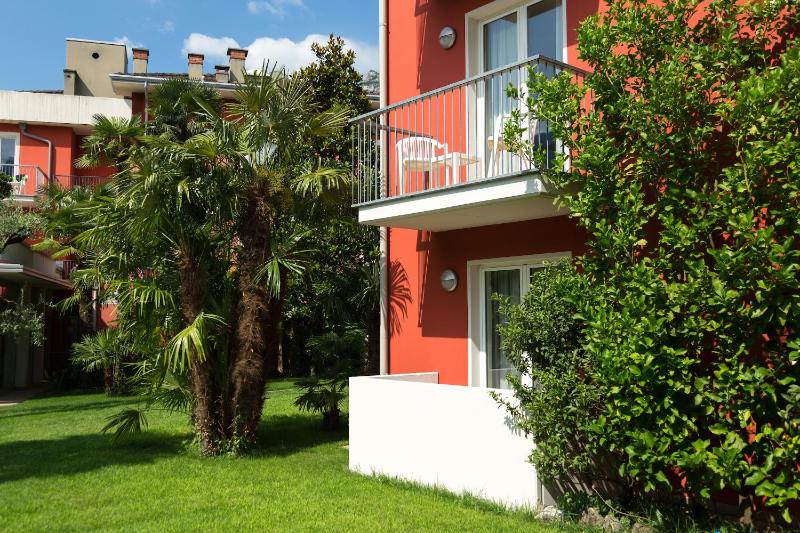 Double or Twin Room with Garden View image 3
