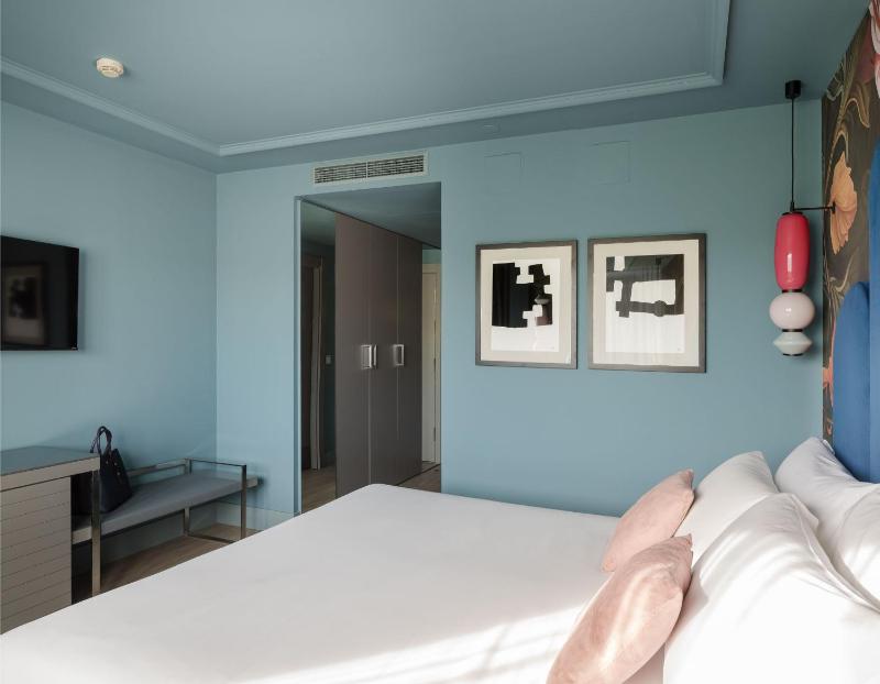 Double or Twin Room image 2