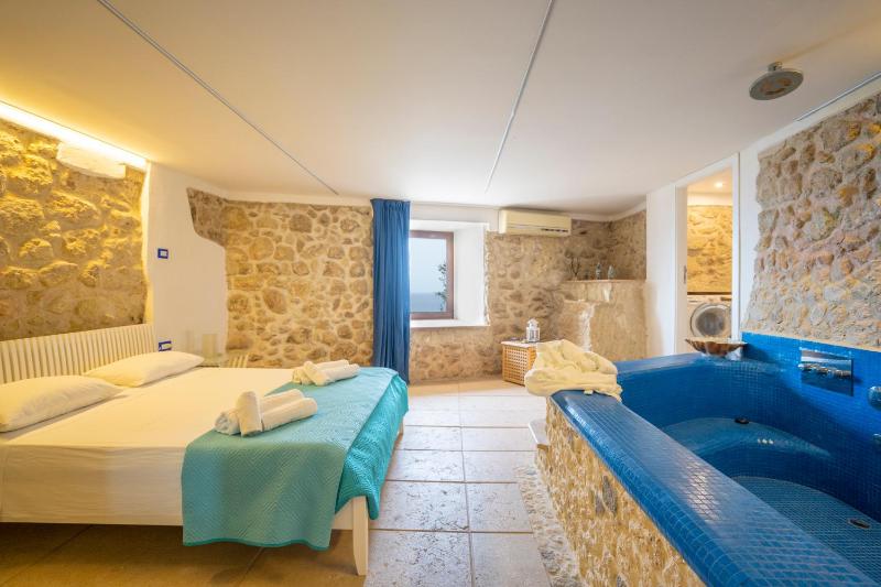 Luna Exclusive Apartment - image 19