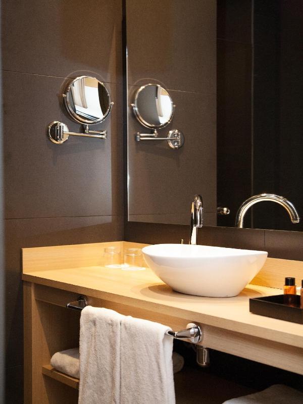 Deluxe Double Room with Spa Bath  image 2