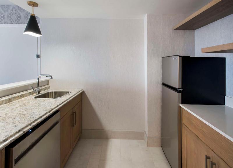 Two-Room King Suite with Mountain View image 3
