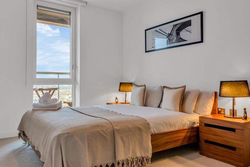 One-Bedroom Apartment image 4