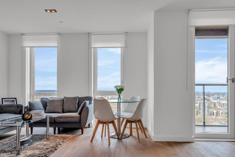 One-Bedroom Apartment image 3