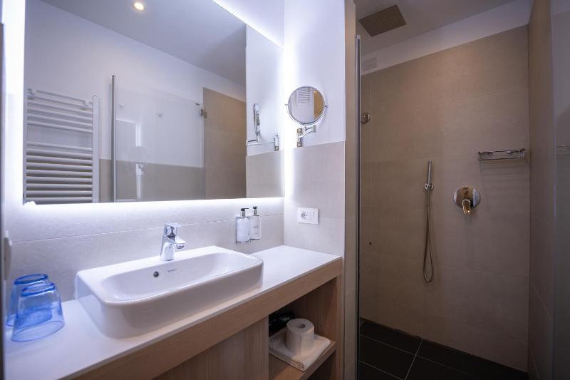 King Suite with Lake View and Terrace image 4