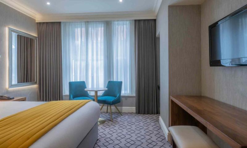 Double Room image 3