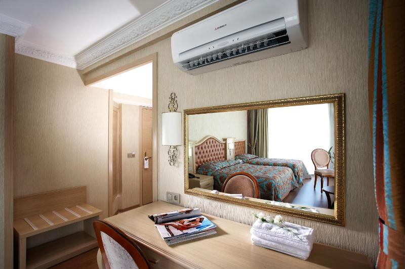 Superior Suite with Sea View image 2