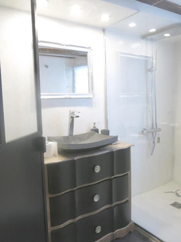 One-Bedroom Apartment image 3