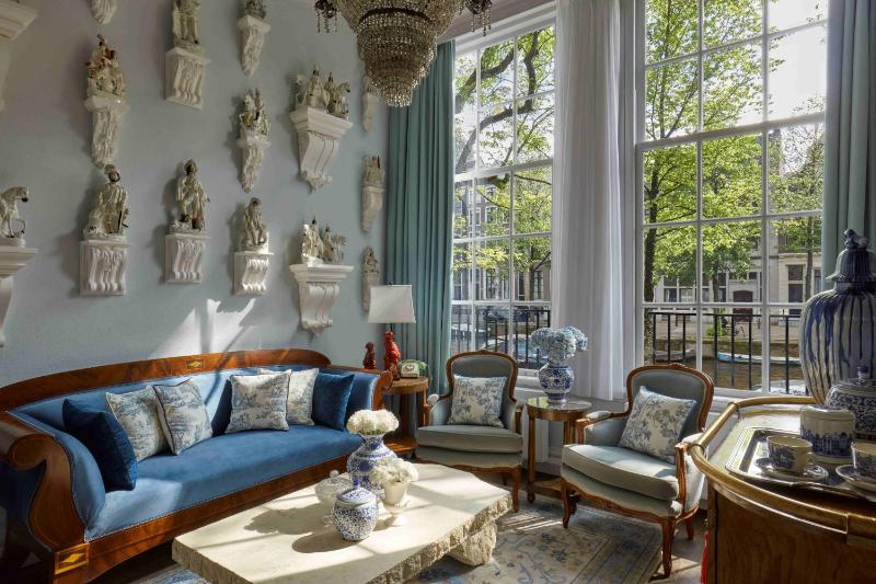 Porcelain Collectors Suite image 3
