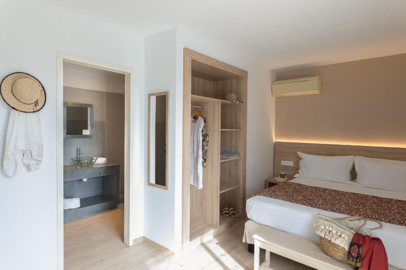 Superior Double Room image 4