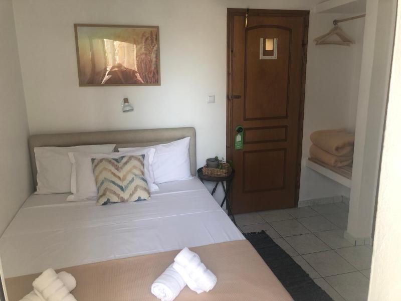 Double Room image 3