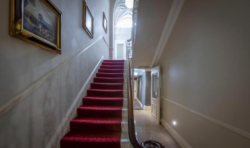 Albany House - image 11