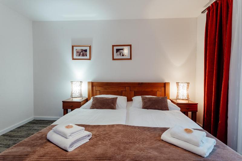 One-Bedroom Apartment image 3